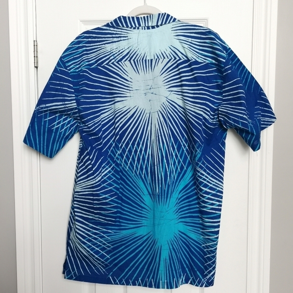 Caribelle Batik Handmade Short Sleeve Cotton Button Down Hawaiian Shirt - Picture 6 of 6